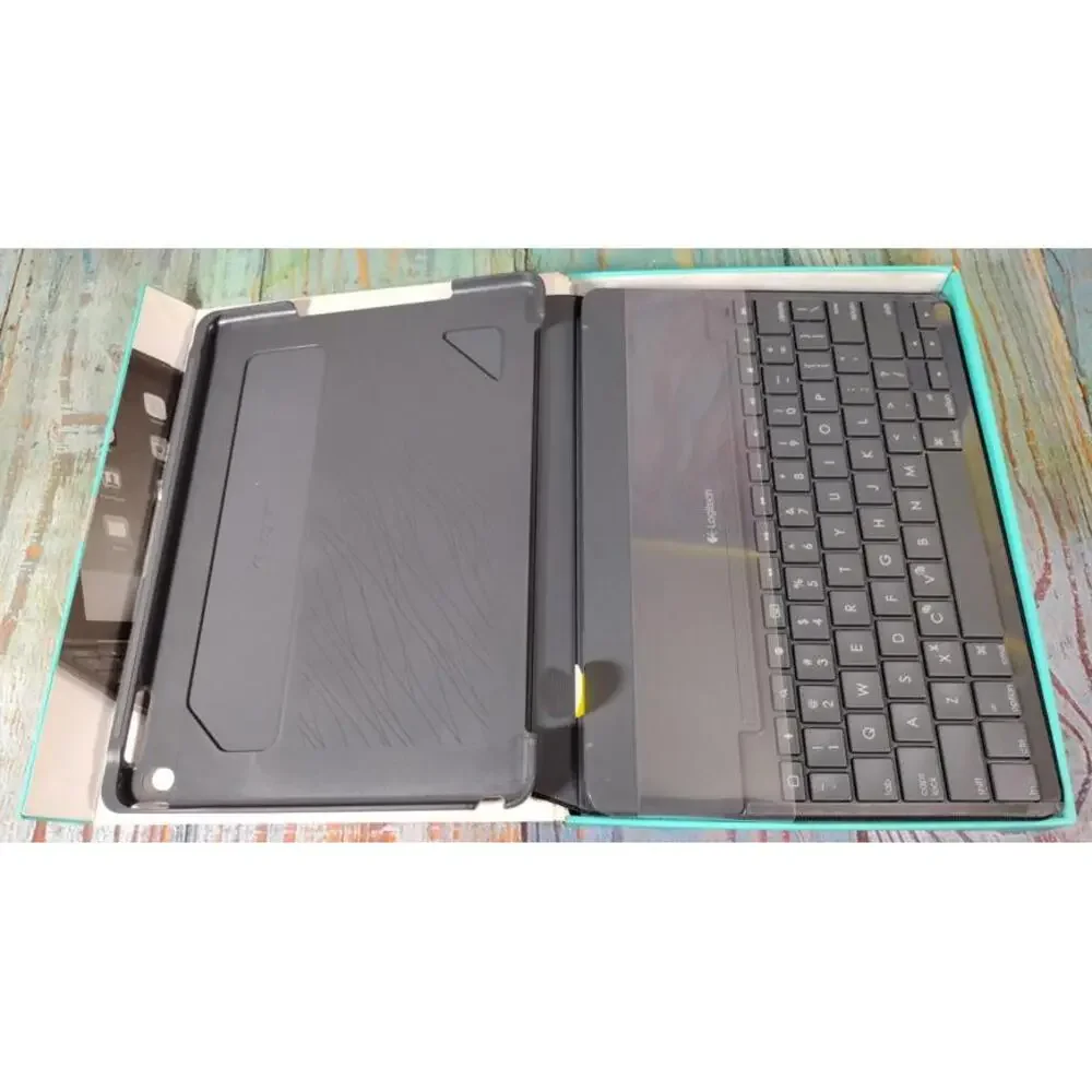 Logitech CANVAS Keyboard Case for iPad Air 2 - OPEN‎ BOX